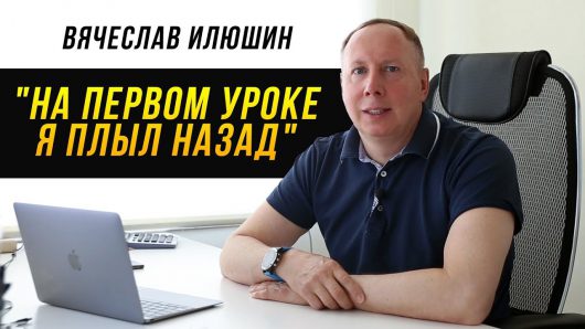 На первом уроке ученик лежит на парте глаза сонные он почти спит